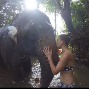 Meet your Posher, Chloe